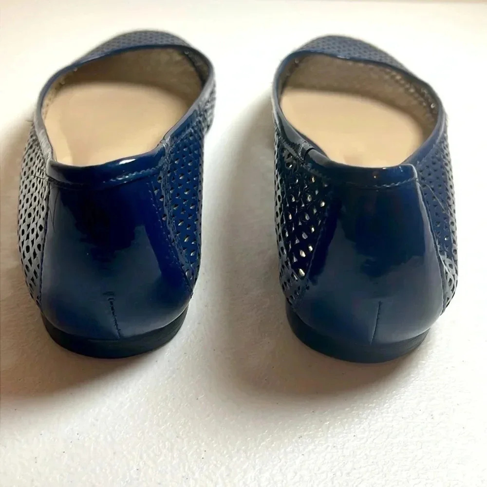 Talbots Navy Laser Cut Leather Flats Size 7.5 AA - Picture 3 of 9